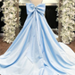 Robe de bal longue simple en satin bleu trapèze B628