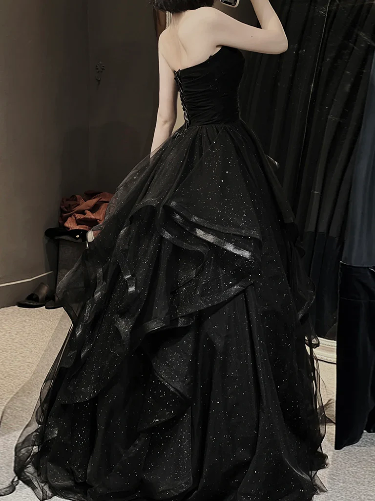 Robe de bal longue noire en tulle, coupe trapèze, col en cœur, B631