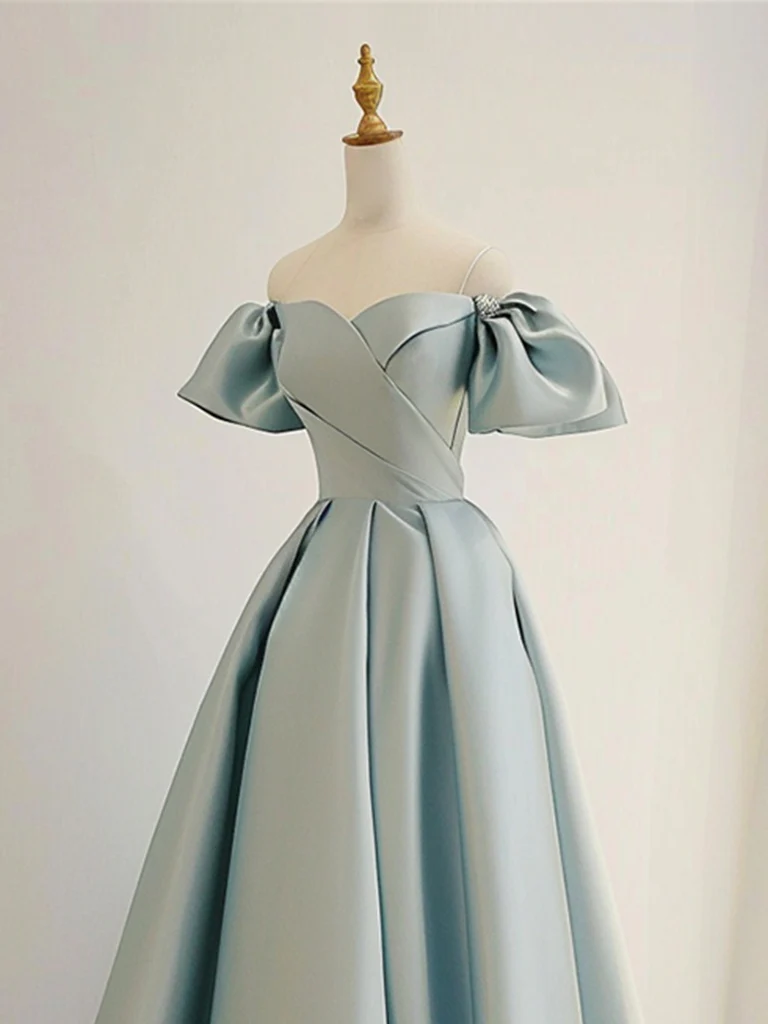 Robe de bal longue en satin bleu trapèze à col en cœur B633