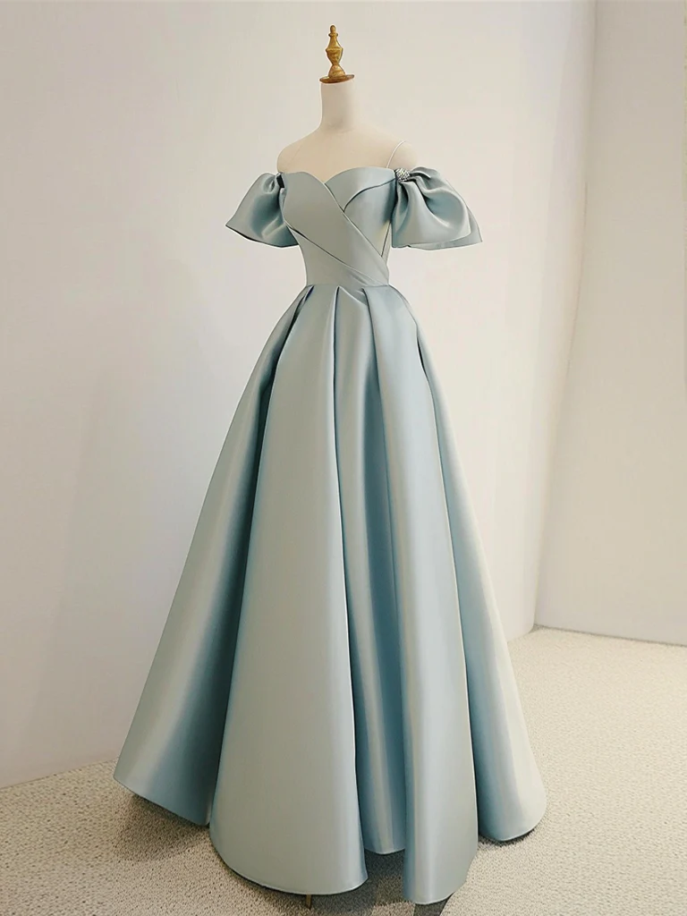 Robe de bal longue en satin bleu trapèze à col en cœur B633