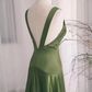 Robe de bal en satin vert à décolleté en V et dos bas B640