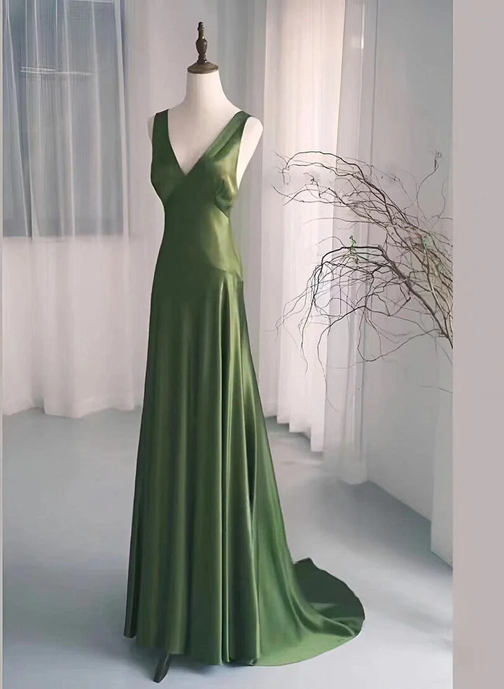 Robe de bal en satin vert à décolleté en V et dos bas B640