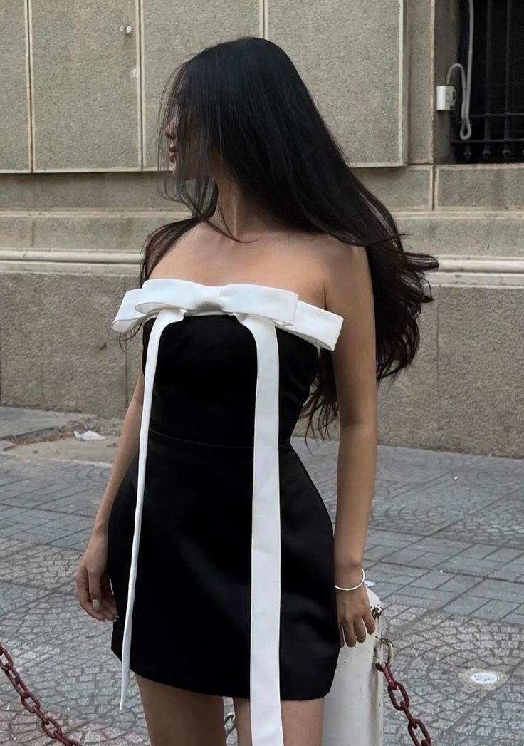 Vintage une ligne sans bretelles robes de Cocktail noires robe de soirée courte C1005