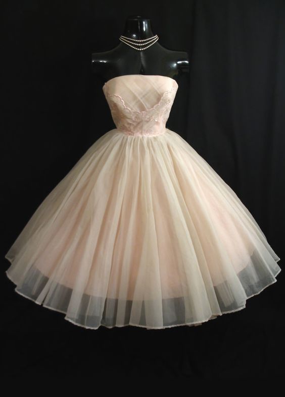 Robe de bal sans bretelles courte en tulle robe de soirée Hoco robe C1033