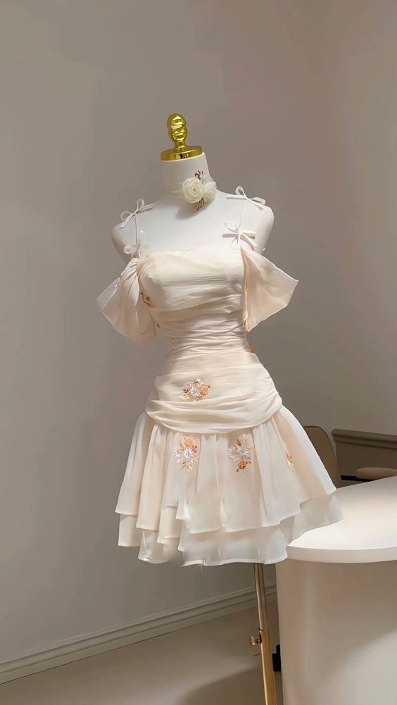 Jolie robe de soirée à bretelles en mousseline de soie avec corsage froncé C1038