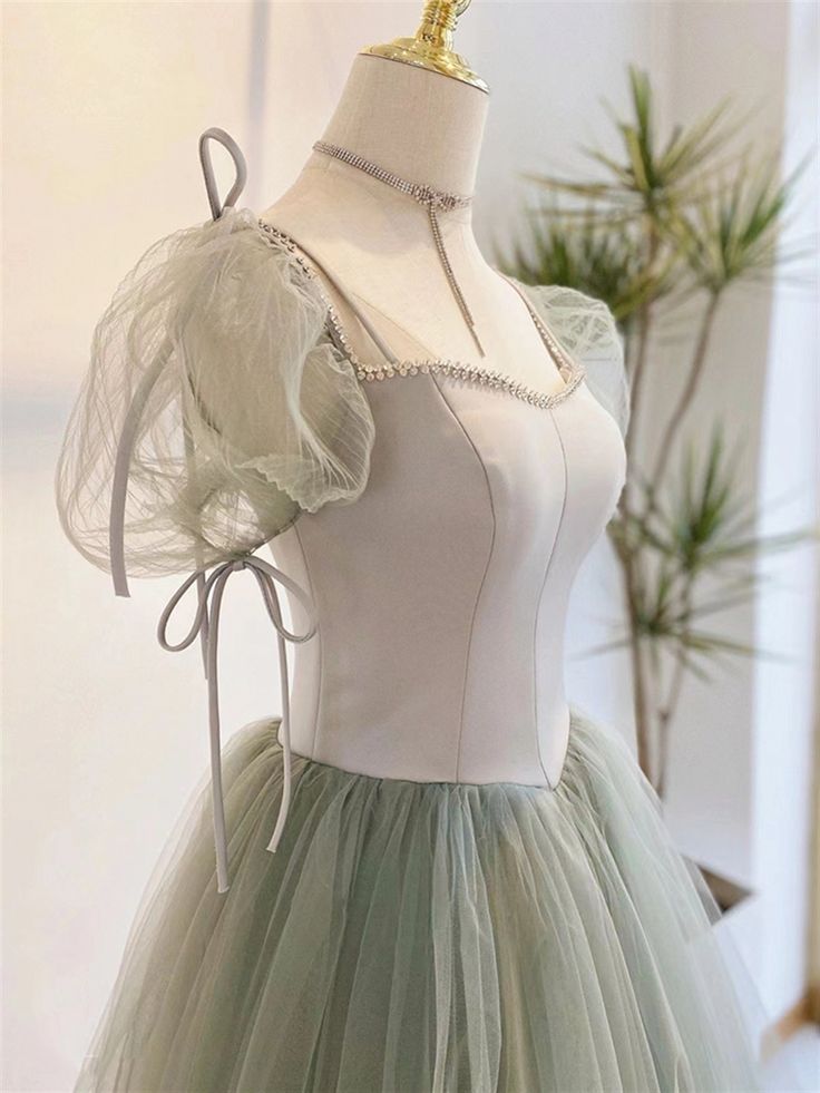 Une ligne manches courtes vert satin tulle longue robe de bal C1056