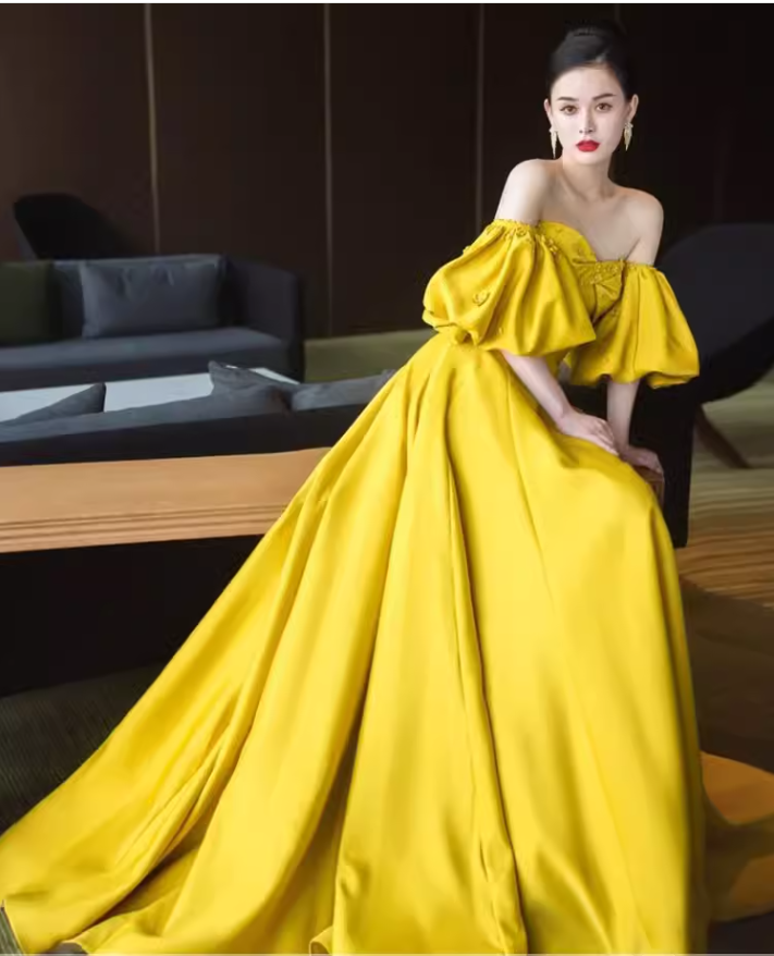 Robe de bal simple sans bretelles en satin jaune longues robes de bal C106