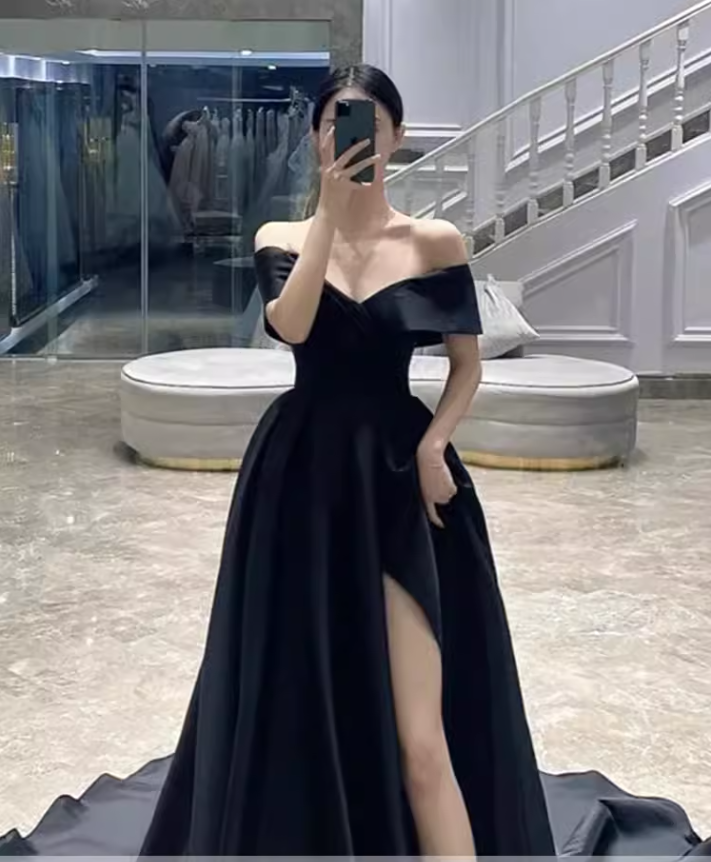 Robe de bal longue en Satin noir, ligne A, épaules dénudées, Simple, C107