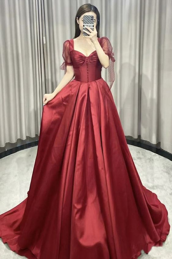 Robe de soirée vintage en satin bordeaux à décolleté en cœur, robe de bal C1167