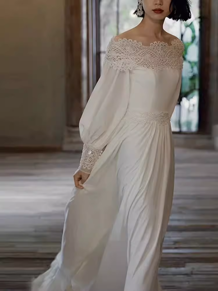 Robe de mariée blanche chic en dentelle à épaules dénudées et manches longues C1466