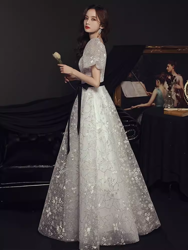 Jolie robe de bal longue blanche en tulle à décolleté en cœur C1491