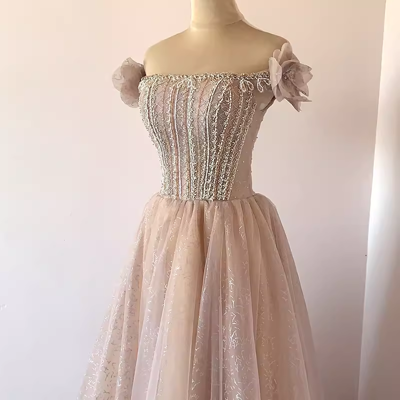 Jolie robe de bal longue en tulle à paillettes et épaules dénudées C1509