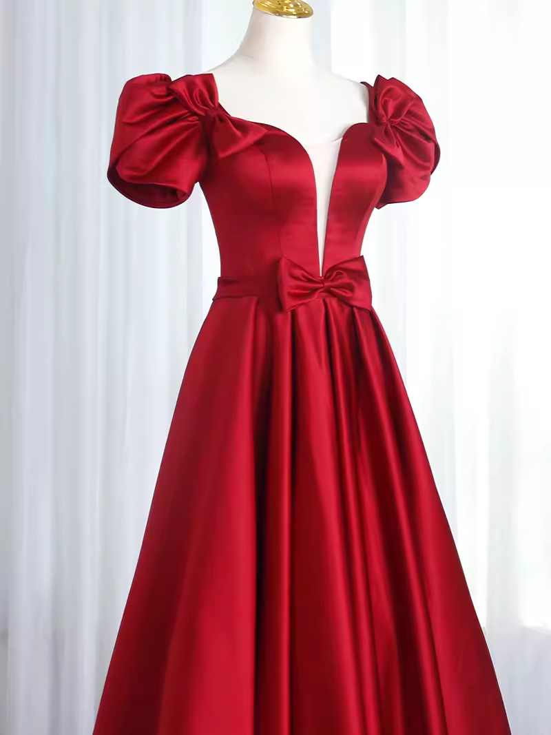 Jolie robe de bal longue en satin bordeaux à manches courtes et coupe trapèze C1515