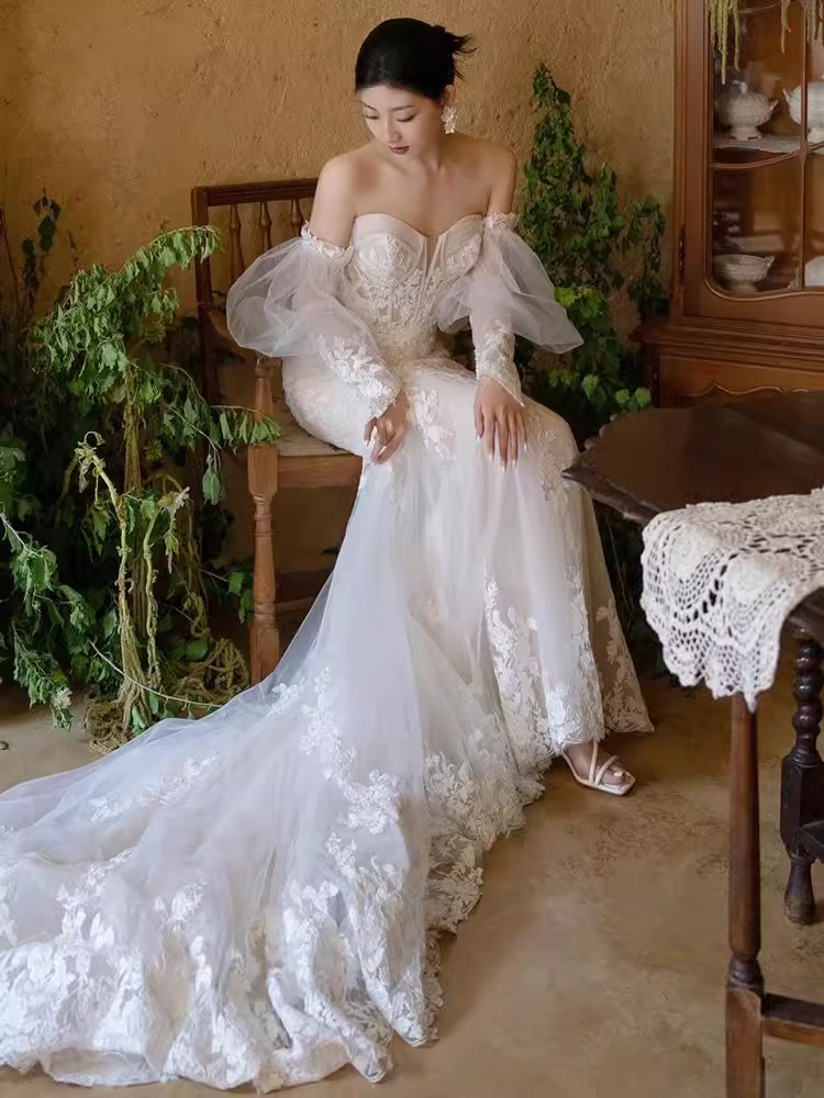 Robe de mariée en dentelle blanche sans bretelles sirène vintage C158