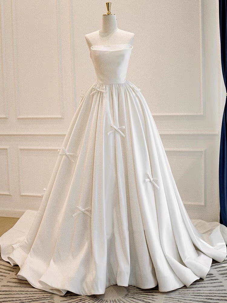 Classy Ball Gown Sweetheart Satin Long Wedding Dresses With Bowknots C1633