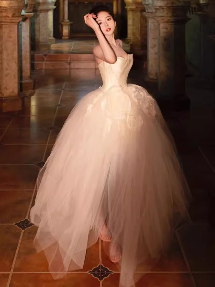 Cute Ball Gown Strapless Neckline Tulle Wedding Dress C163