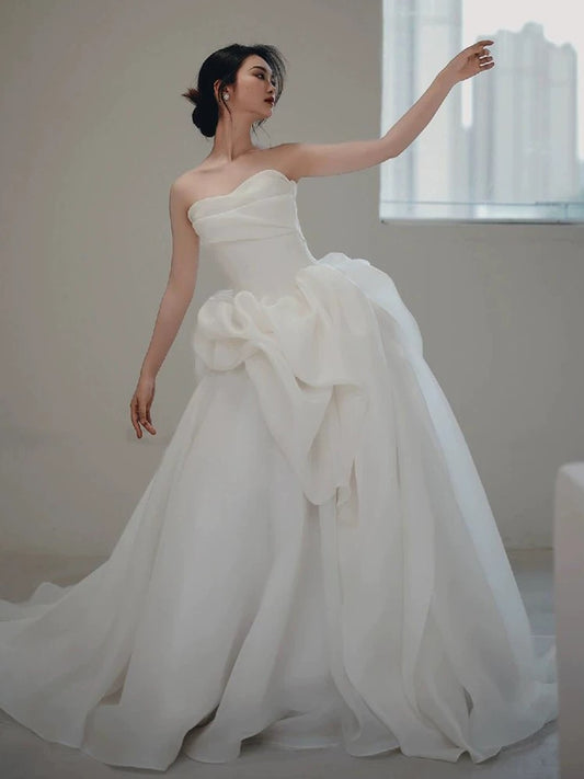 Unique Ball Gown Sweetheart Long Organza White Wedding Dresses C1673