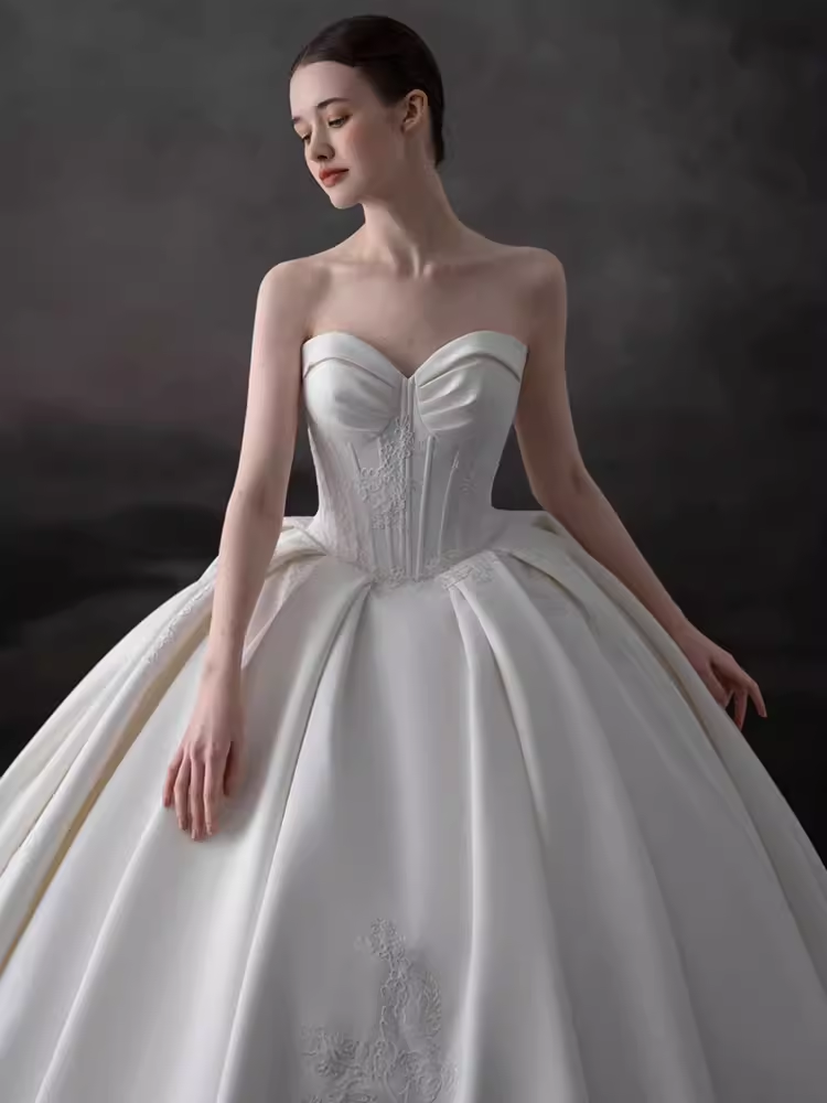 Vintage Ball Gown Sweetheart Satin White Wedding Dresses C170