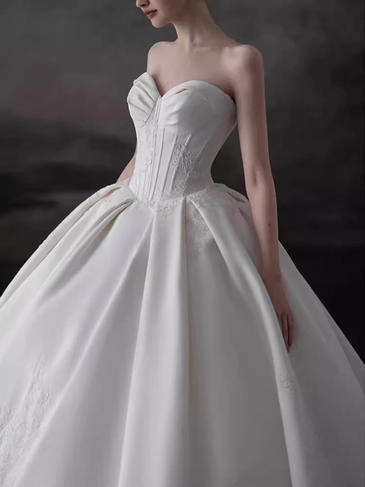 Vintage Ball Gown Sweetheart Satin White Wedding Dresses C170