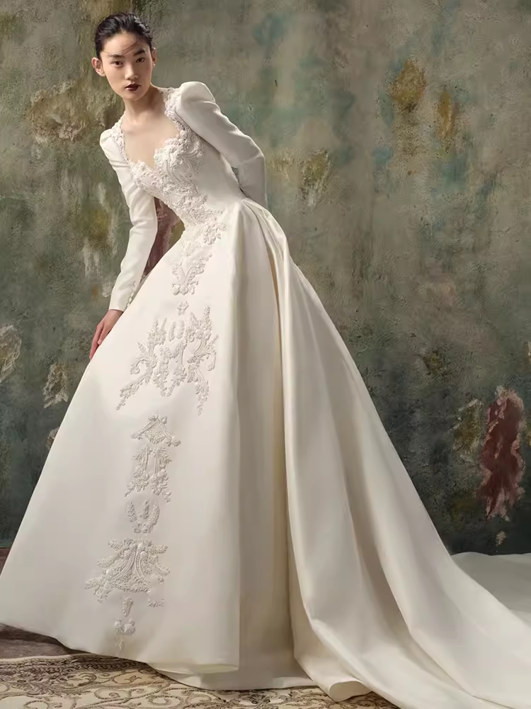 Luxury Ball Gown Long Sleeves White Lace Wedding Dress C175