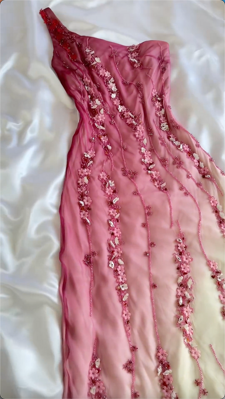 Robe de soirée longue fourreau modeste à une épaule en mousseline de soie rose ombré avec fleurs et perles C1764