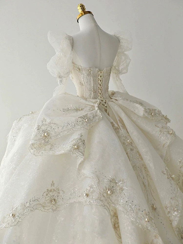 Robe de mariée de luxe à manches longues et paillettes en forme de cœur avec perles C1807