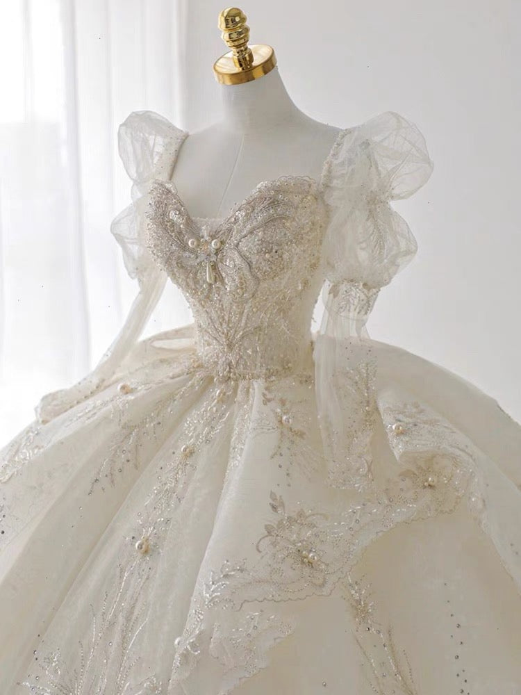 Robe de mariée de luxe à manches longues et paillettes en forme de cœur avec perles C1807