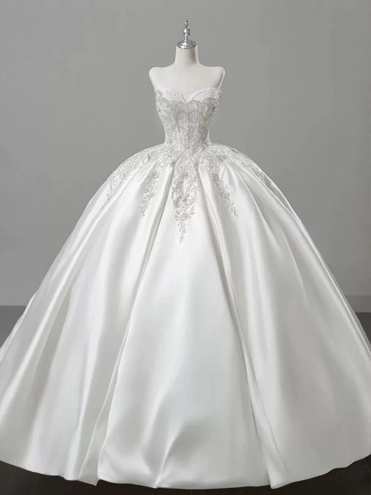 Dreamy Ball Gown Sweetheart Sleeveless White Lace Wedding Dresses With Beads C1817