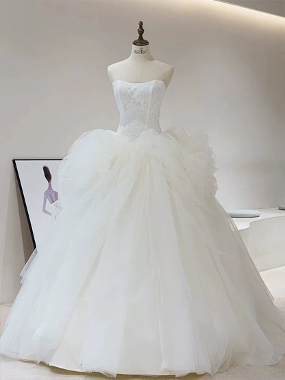 Dreamy Ball Gown Strapless Sleeveless White Tulle Wedding Dresses With Ruffles C1818