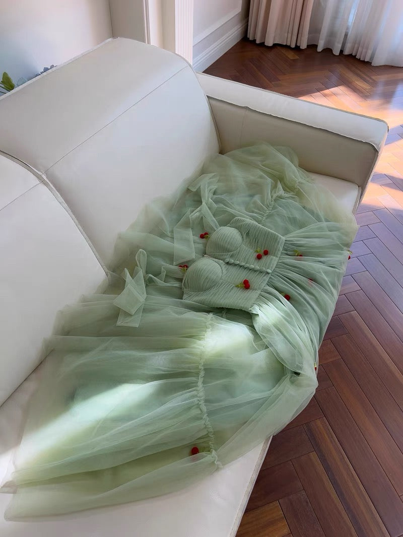 Robe de soirée simple en tulle vert menthe à bretelles spaghetti et ligne A avec cerises C1836