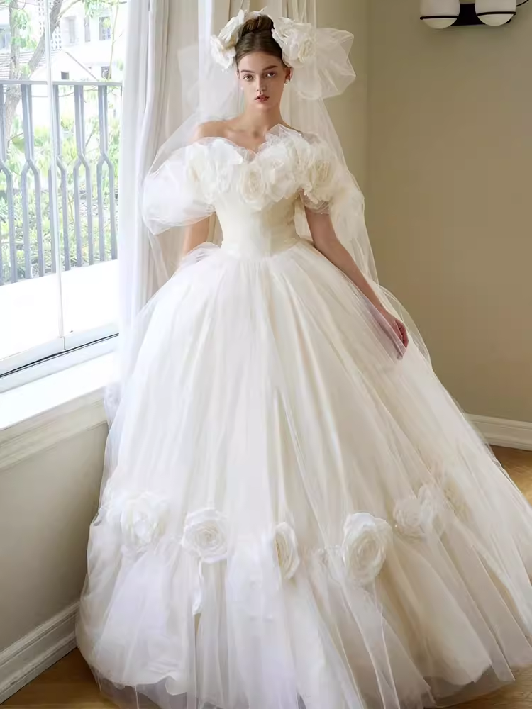 Luxury Ball Gown Short Sleeves Tulle White Wedding Dress C183