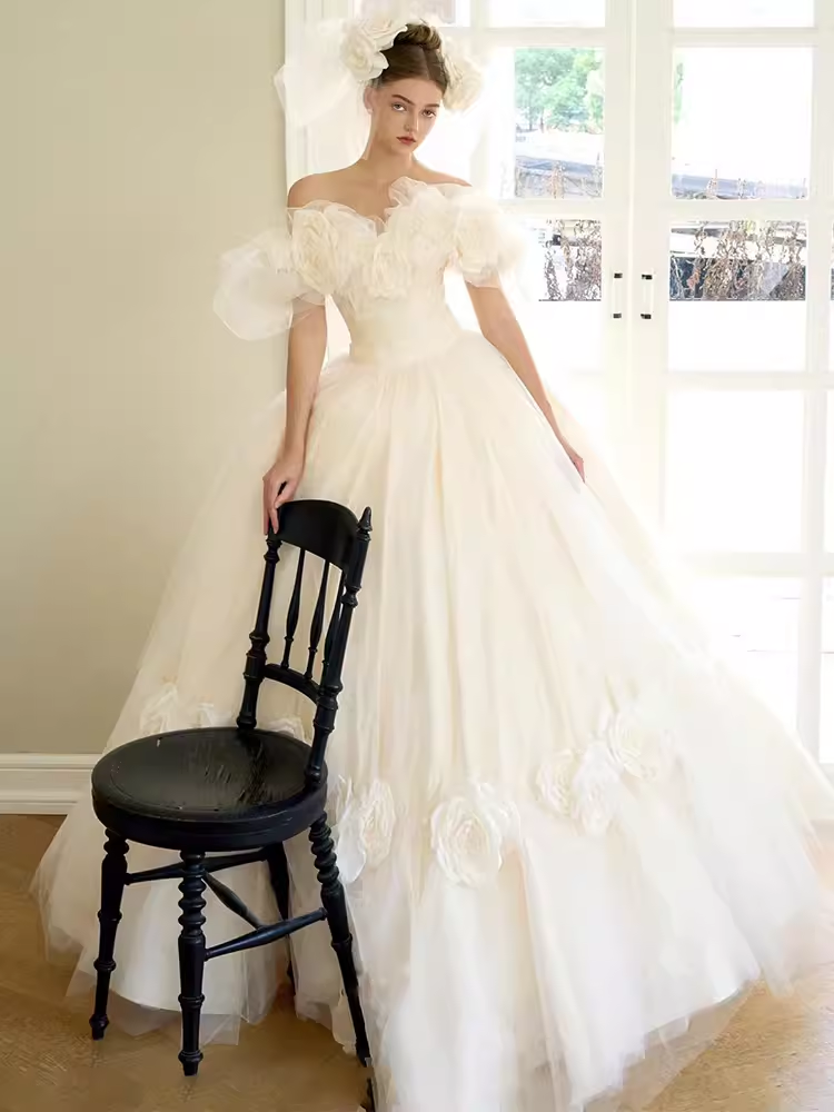 Luxury Ball Gown Short Sleeves Tulle White Wedding Dress C183