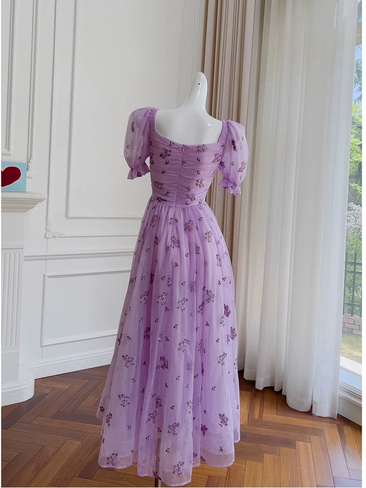 Robe de soirée vintage en tulle lilas à manches courtes et décolleté en V avec fleurs C1887