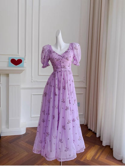 Robe de soirée vintage en tulle lilas à manches courtes et décolleté en V avec fleurs C1887