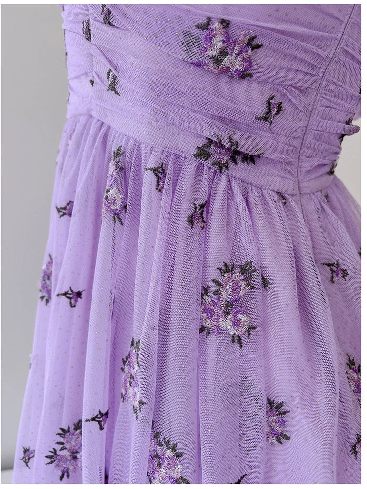 Robe de soirée vintage en tulle lilas à manches courtes et décolleté en V avec fleurs C1887