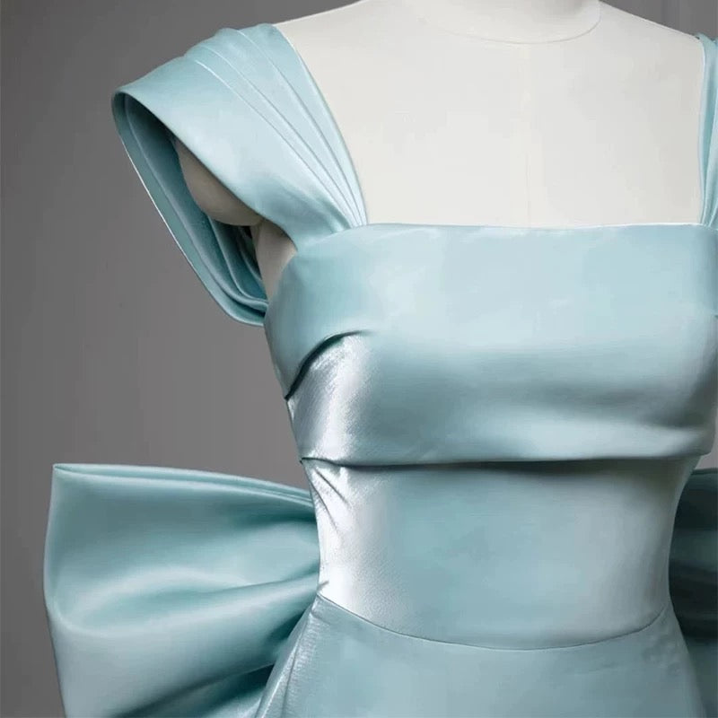 Robe de bal longue en satin vert simple avec nœud papillon C1908