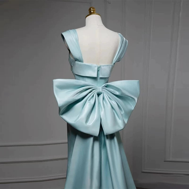 Robe de bal longue en satin vert simple avec nœud papillon C1908