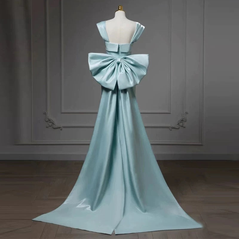 Robe de bal longue en satin vert simple avec nœud papillon C1908