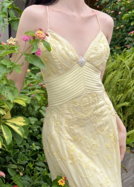 Robe de soirée longue en mousseline de soie jaune à bretelles spaghetti et sirène élégante avec perles C1930