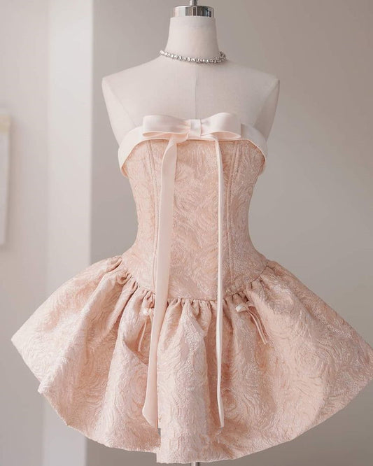 Robe de soirée rose en satin à bretelles en forme de A pour 18e anniversaire C1946