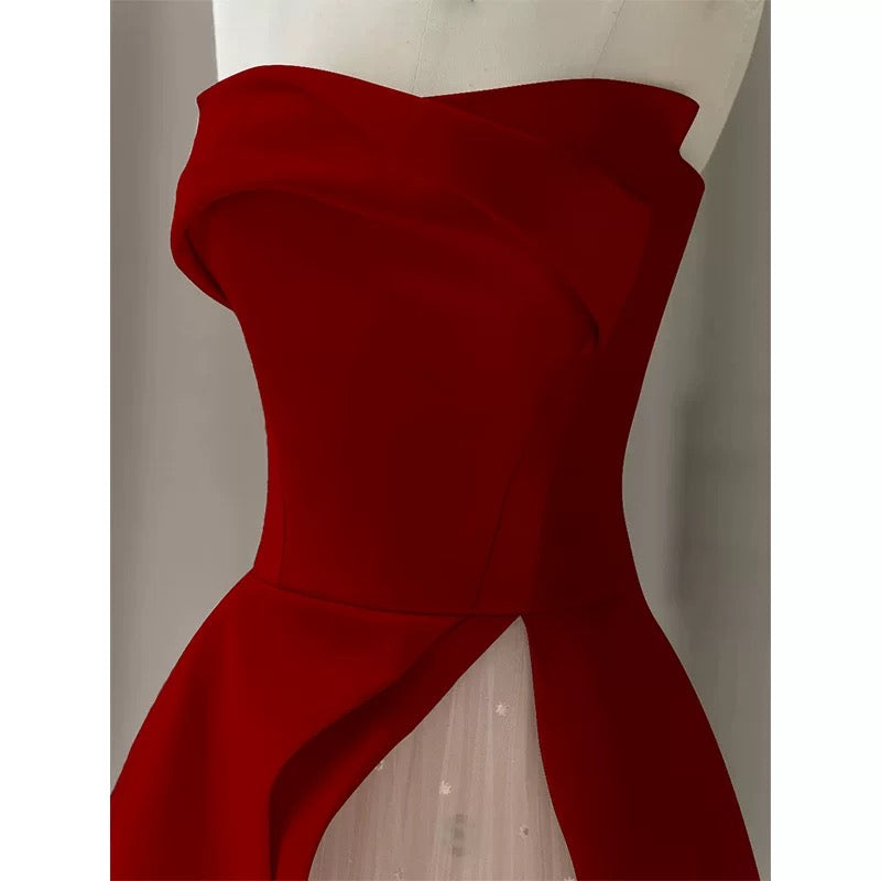 Robe de soirée longue en satin rouge sans bretelles, modeste, ligne A, C1954