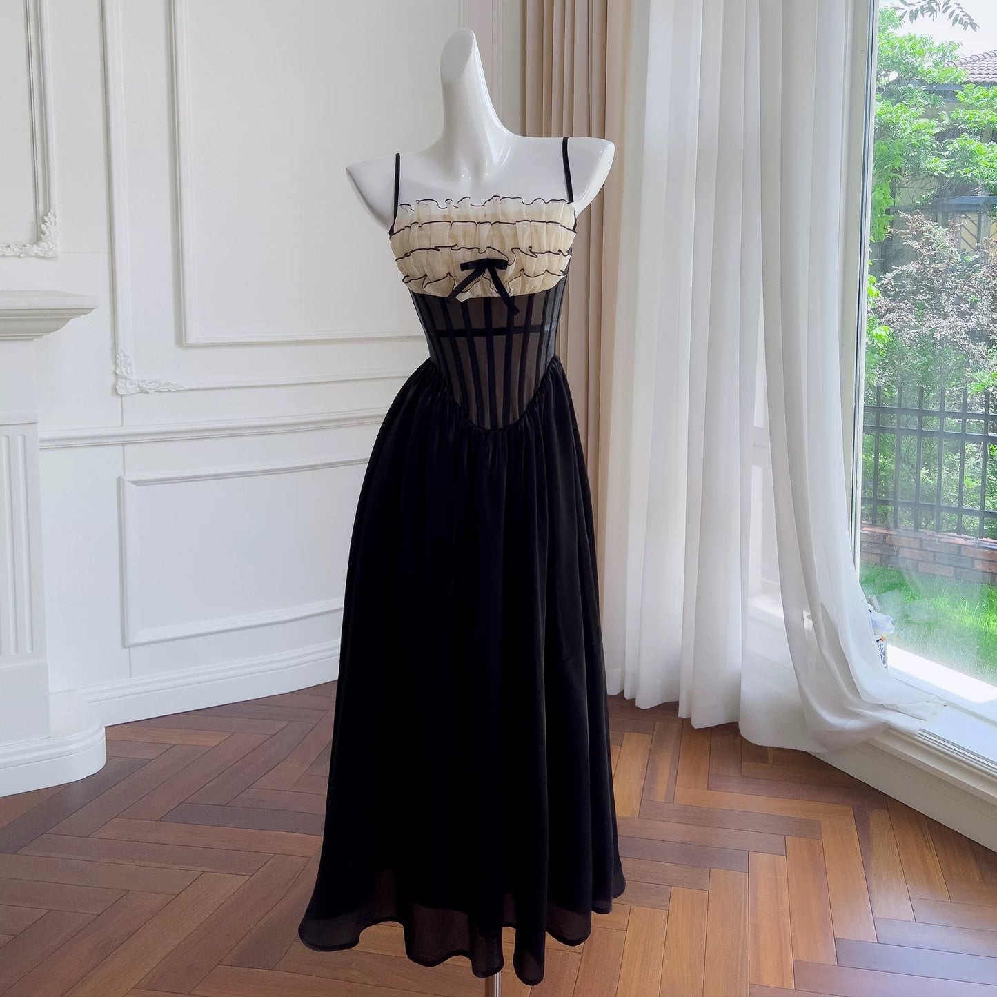 Robe de bal longue noire sans manches à bretelles spaghetti et ligne A mignonne C1957