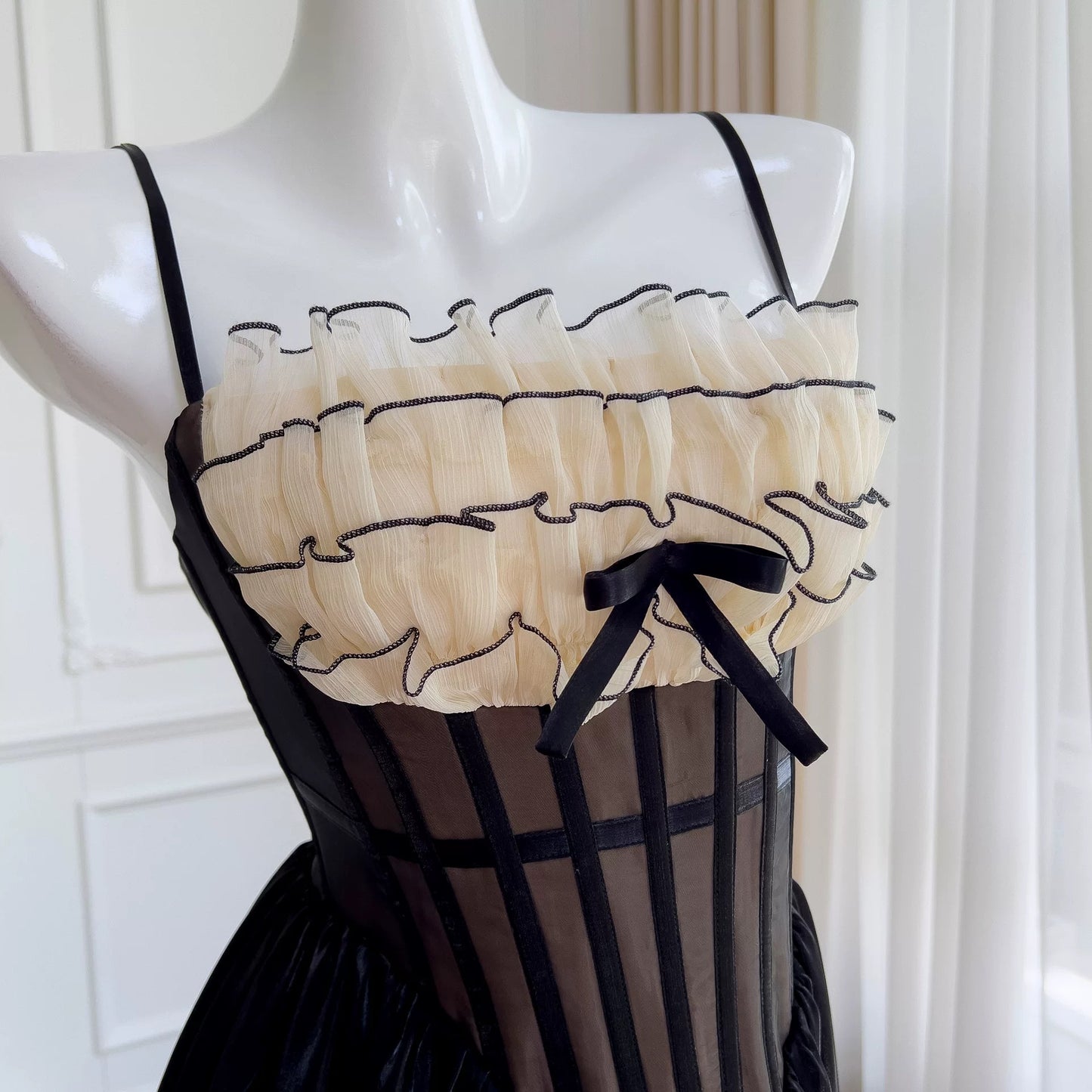 Robe de bal longue noire sans manches à bretelles spaghetti et ligne A mignonne C1957