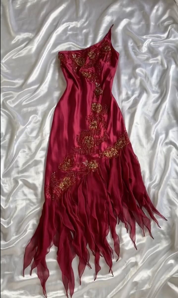 Robe de soirée longue vintage en mousseline de soie bordeaux à volants et à une épaule avec perles C2021