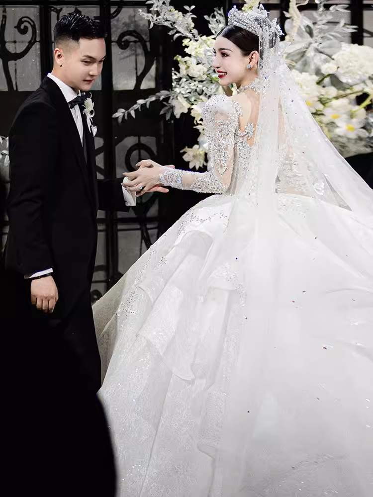 Princess Ball Gown Long Sleeves Lace Wedding Dresses C204