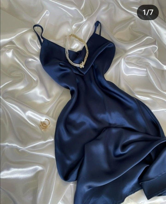 Robe de soirée longue en satin de soie à bretelles spaghetti et ligne A modeste, bleu marine, C2052