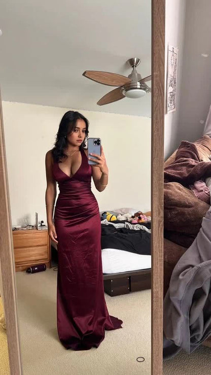 Robe de bal longue en satin bordeaux à encolure en V et dos nu C2057