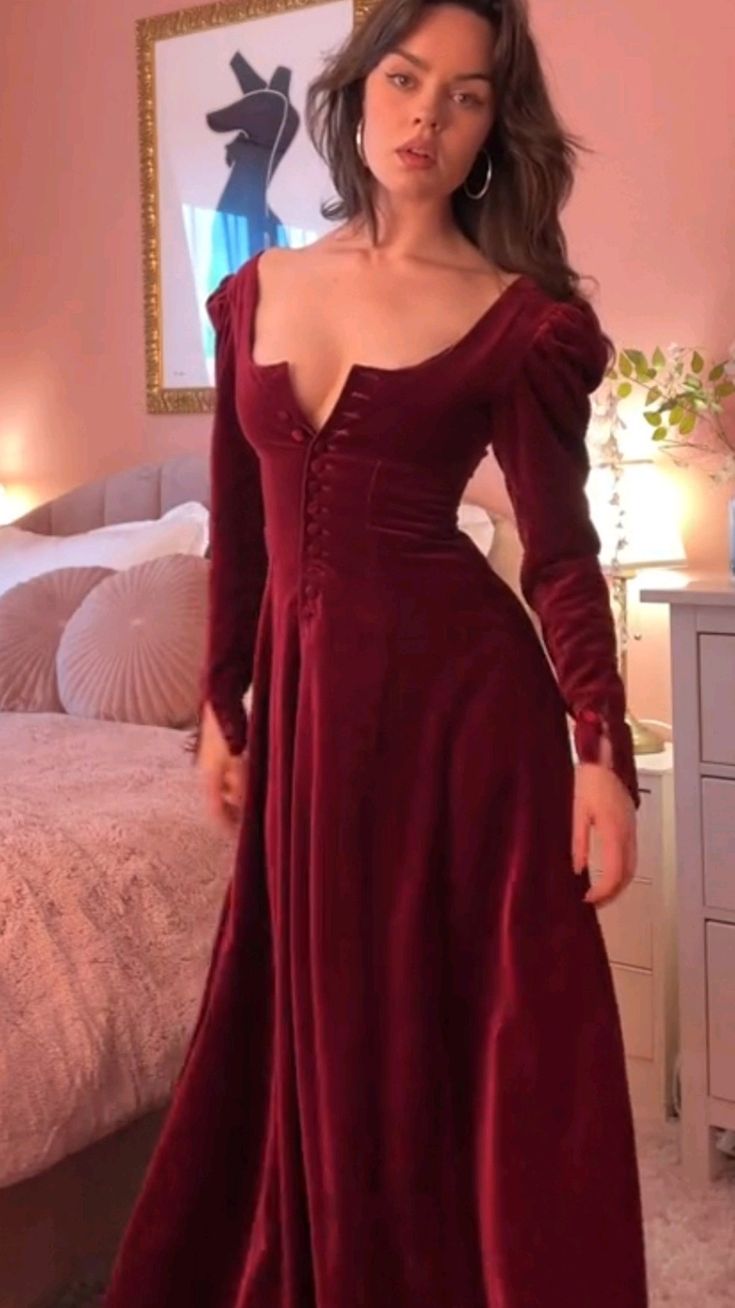 Robe de soirée sexy fourreau à encolure dégagée et coupe ajustée en velours bordeaux C2077