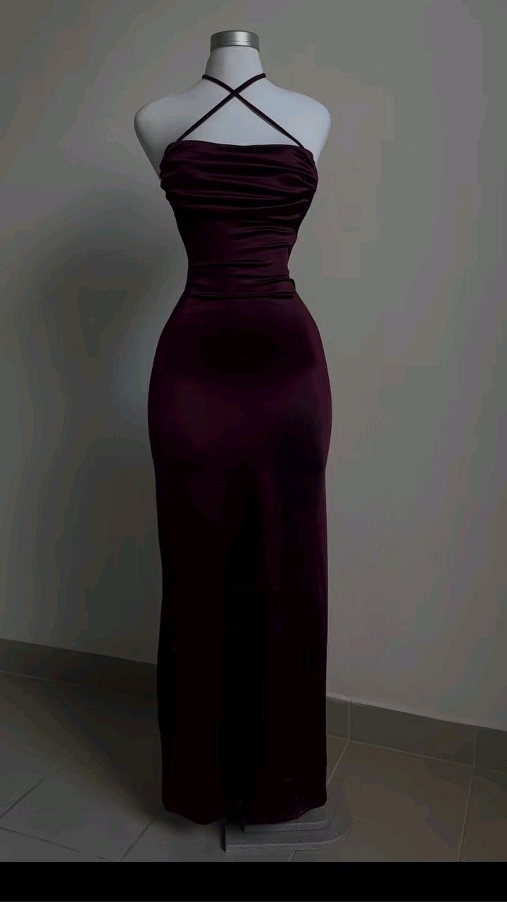 Robe de soirée longue sexy fourreau à col licou bordeaux coupe ajustée C2094