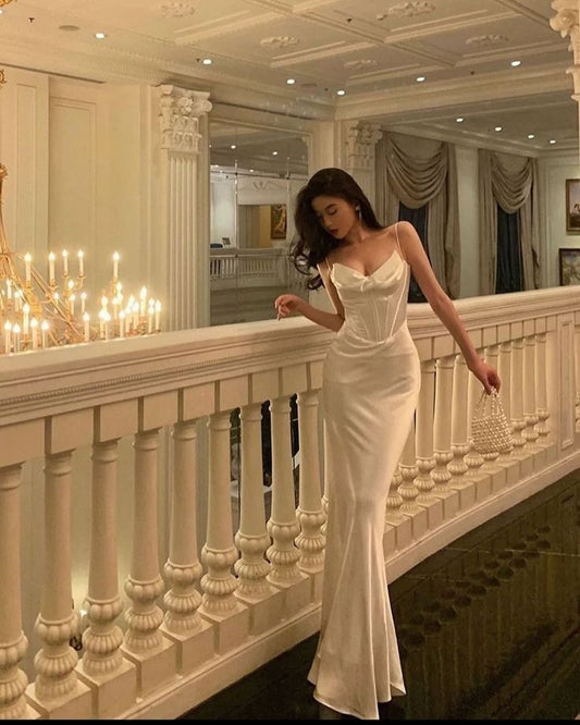 Robe de soirée longue en satin blanc à bretelles spaghetti et sirène sexy C2126